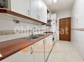 Pis, 96 m², prop de bus i tren, Calle de Salamanca