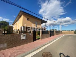 Houses (detached house), 395 m², near bus and train, almost new