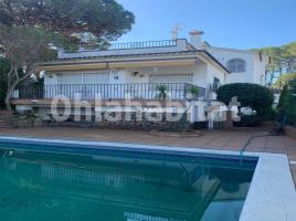 Houses (villa / tower), 323 m², Calle Verbania