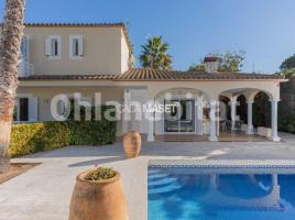 Houses (villa / tower), 312 m², Calle Pedraforca