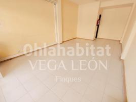 Lloguer local comercial, 38 m², prop de bus i tren