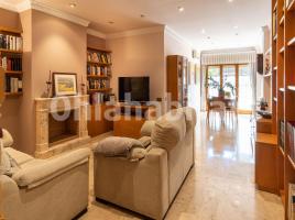 Houses (terraced house), 172 m², near bus and train, Calle de Miquel