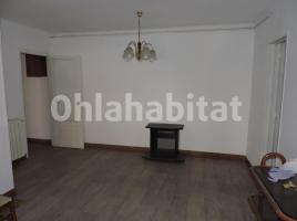 Flat, 76 m², near bus and train