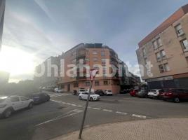 Piso, 98 m², cerca de bus y tren, Calle Urquinaona, D