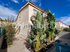 Houses (terraced house), 216 m², almost new