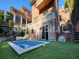 Houses (villa / tower), 240 m², almost new, Calle vallespir, 25