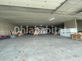 Industrial, 900 m², almost new