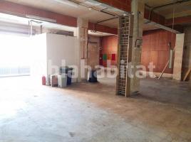 Local comercial, 174 m², cerca de bus y tren