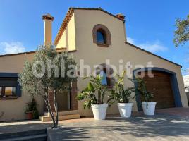 Houses (villa / tower), 280 m², almost new, Calle l'Albera, 11