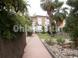 For rent flat, 127 m², near bus and train