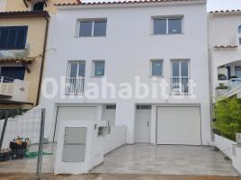 Houses (terraced house), 122 m², almost new, Calle Port Empúries, 64