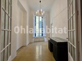 Piso, 139 m², cerca de bus y tren, Calle de Peralada, 48