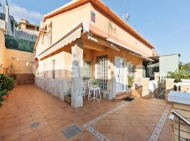 Houses (villa / tower), 133 m², Calle de les Orioles