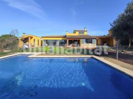 Houses (villa / tower), 340 m², almost new, Calle Progrés, 26