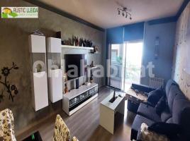 Piso, 107 m², cerca de bus y tren, seminuevo