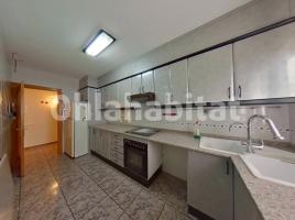 Flat, 80 m², near bus and train