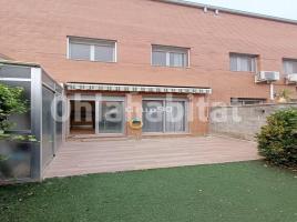 Houses (terraced house), 211 m², near bus and train, almost new