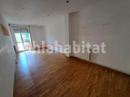 Flat, 63 m², near bus and train, Centre