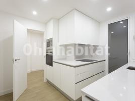 For rent flat, 98 m², near bus and train