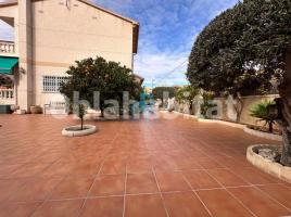 Houses (villa / tower), 430 m², near bus and train, Calle d'Egara