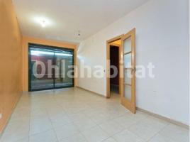 Flat, 97 m², near bus and train, almost new