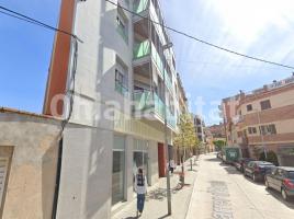 Flat, 101 m², near bus and train, almost new