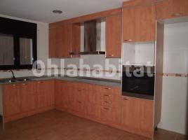 Casa (unifamiliar adosada), 245 m², cerca de bus y tren, seminuevo