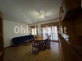 For rent flat, 87 m², near bus and train