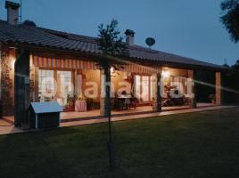 Casa (masia), 1182 m², prop de bus i tren