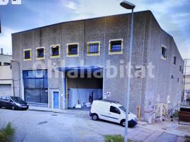 Nave industrial, 824 m², seminuevo