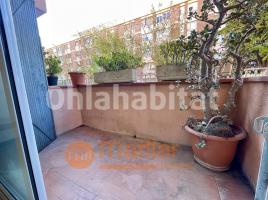 Pis, 90 m², prop de bus i tren, Calle de Monturiol