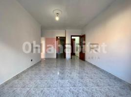 Apartament, 60 m², near bus and train, Calle URGELL