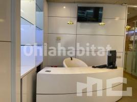 Local comercial, 190 m², cerca de bus y tren