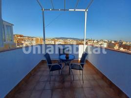 Alquiler ático, 59 m², cerca de bus y tren