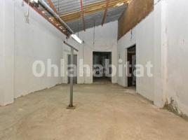 Local comercial, 119 m², prop de bus i tren