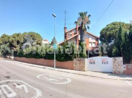 Casa (chalet / torre), 250 m², cerca de bus y tren, Avenida Diagonal