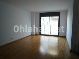 Attic, 143 m², near bus and train, almost new