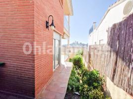 Houses (villa / tower), 223 m², almost new