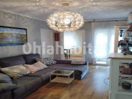 Flat, 65 m², near bus and train