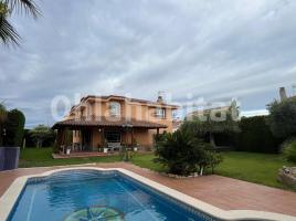 Houses (villa / tower), 289 m², Calle Varsòvia