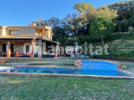 Houses (villa / tower), 500 m², almost new, Calle Cami del Pi Gros