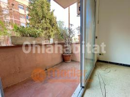 Piso, 92 m², cerca de bus y tren, Calle de Monturiol