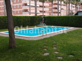 Flat, 136 m², almost new