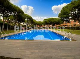 Louer  (unifamiliar adossada), 181 m², presque neuf, Zona