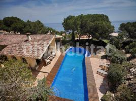 Houses (villa / tower), 300 m², almost new