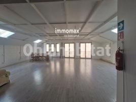 Local comercial, 686 m², Zona