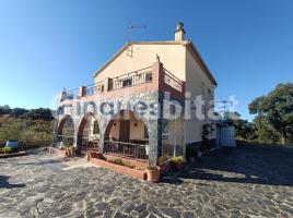 Houses (villa / tower), 136 m², almost new, Calle Pantano, 33