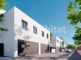 Houses (villa / tower), 240 m², new, Calle de la Serra de Llaberia