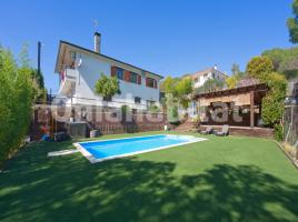 Houses (villa / tower), 300 m², Calle Margarida