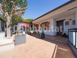 Houses (villa / tower), 300 m², Calle Margarida